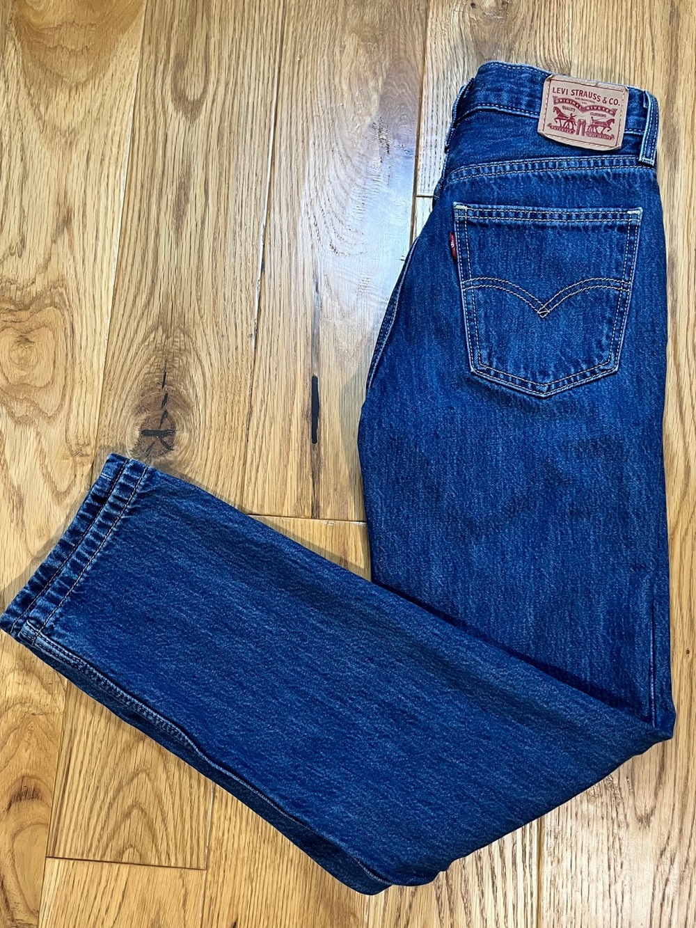 Levi's Low Pro Women's Straight Leg Jeans. Medium dark blue wash. Size 24